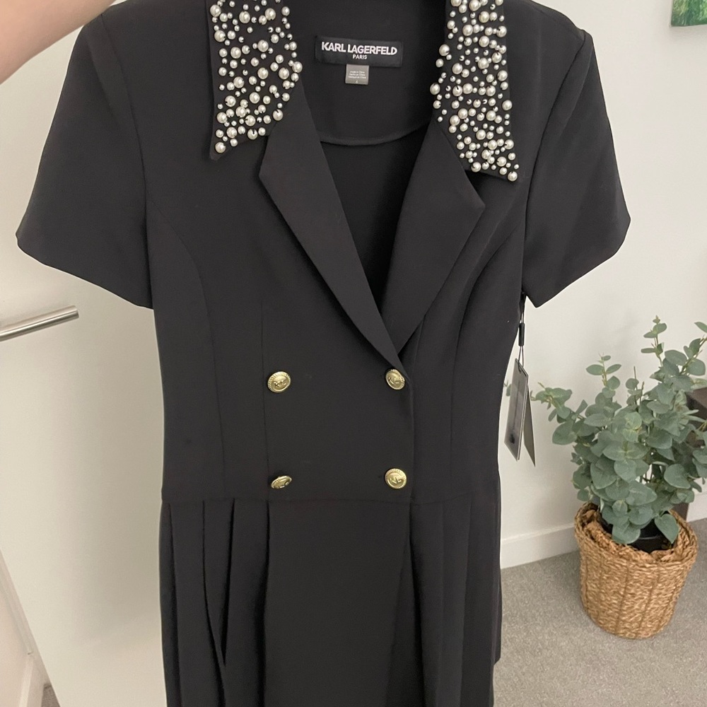 KARL LAGERFELD PARIS
Pearl Notch Collar Short Sleeve Blazer Dress